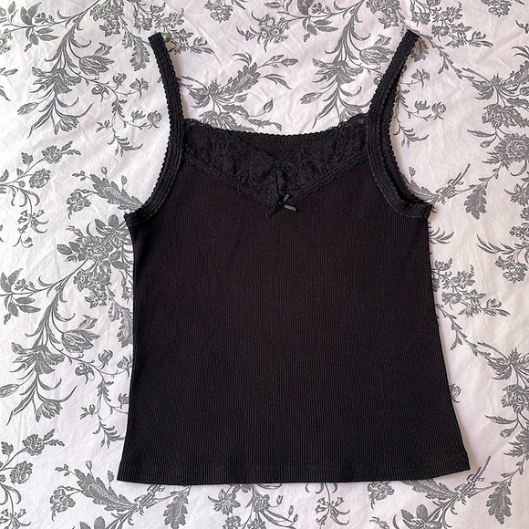 Brandy Melville Arden Tank - Picture 5 of 8